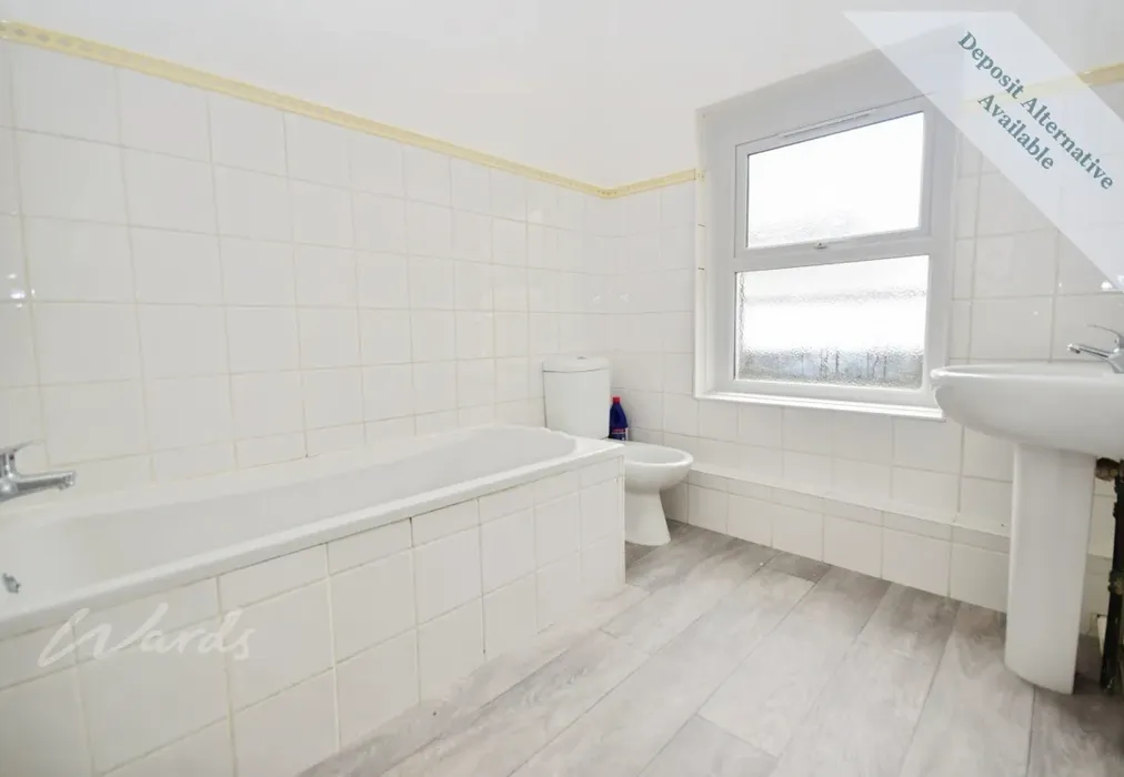 Bathroom - Rendezvous Street Folkestone CT20 - Wards of Kent