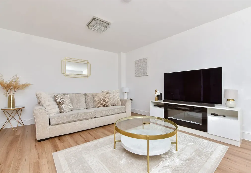 Lounge - Lime Trees, Ramsgate, Kent - Wards of Kent