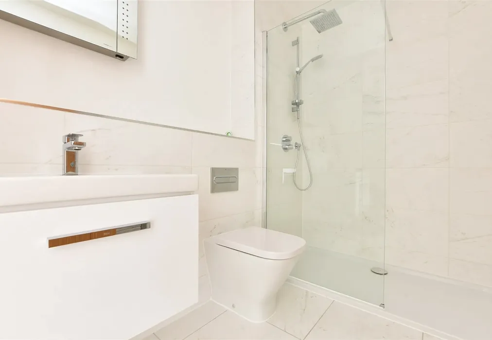 En-Suite - Lime Trees, Ramsgate, Kent - Wards of Kent