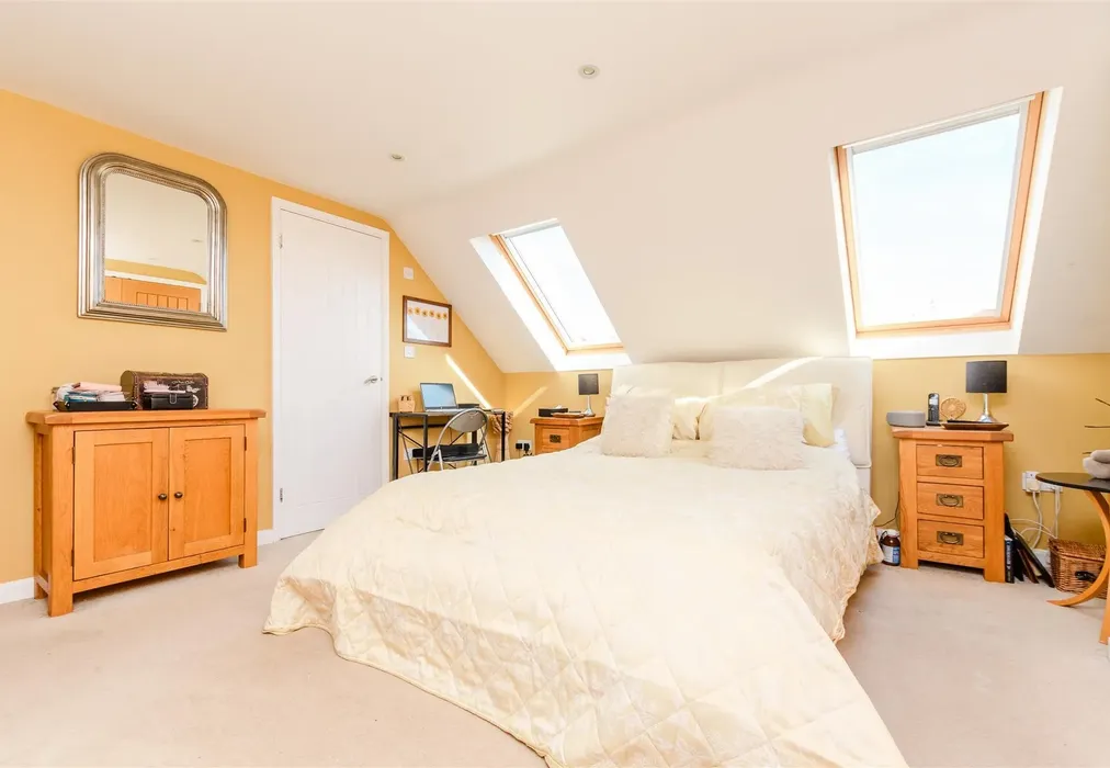 Bedroom 1 - Marling Way, Gravesend, Kent - Wards of Kent