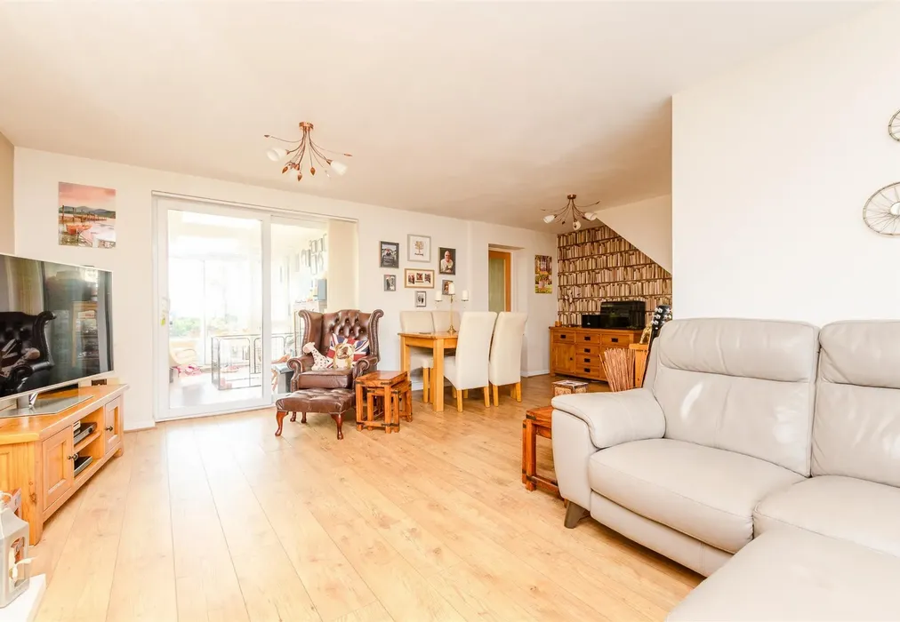 Lounge/Diner - Marling Way, Gravesend, Kent - Wards of Kent
