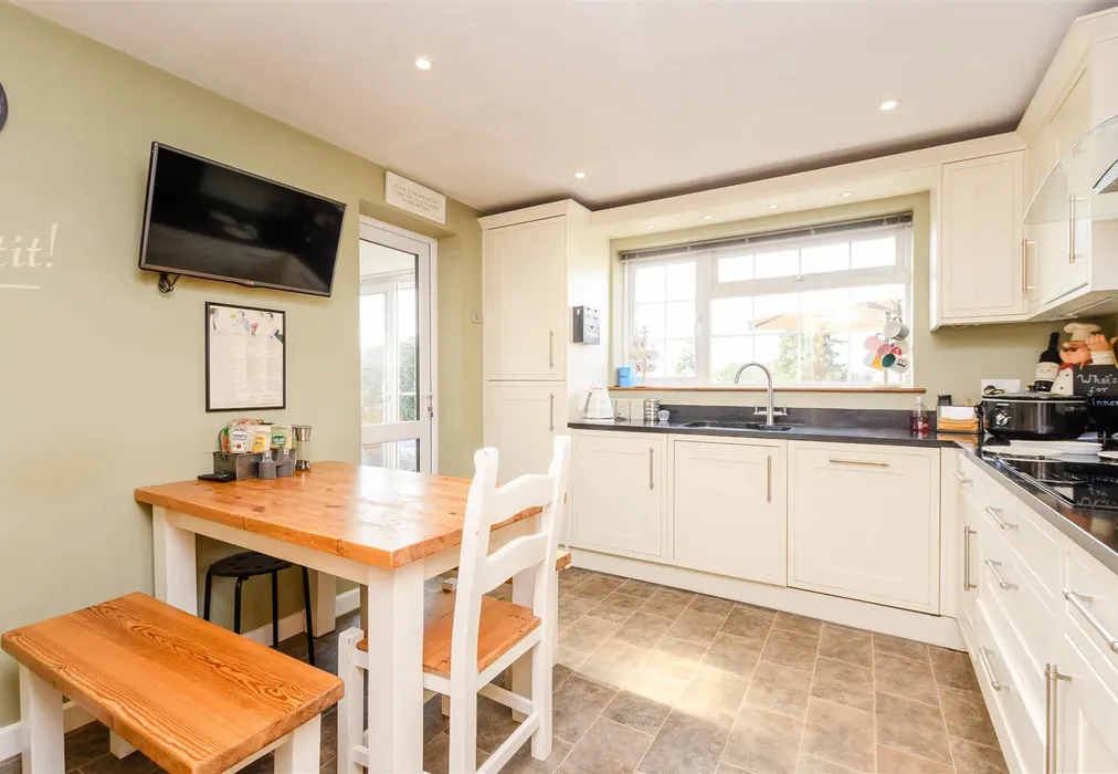 Kitchen - Marling Way, Gravesend, Kent - Wards of Kent