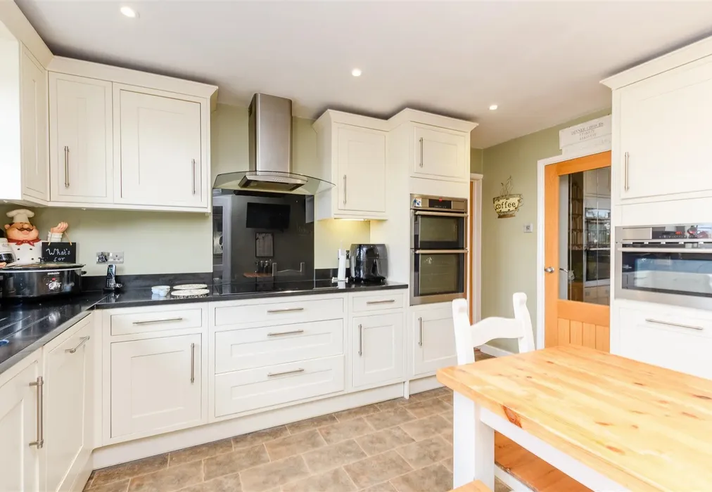 Kitchen - Marling Way, Gravesend, Kent - Wards of Kent