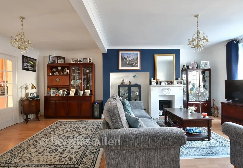 Lounge - Hunters Square, Dagenham, Essex - Wards of Kent