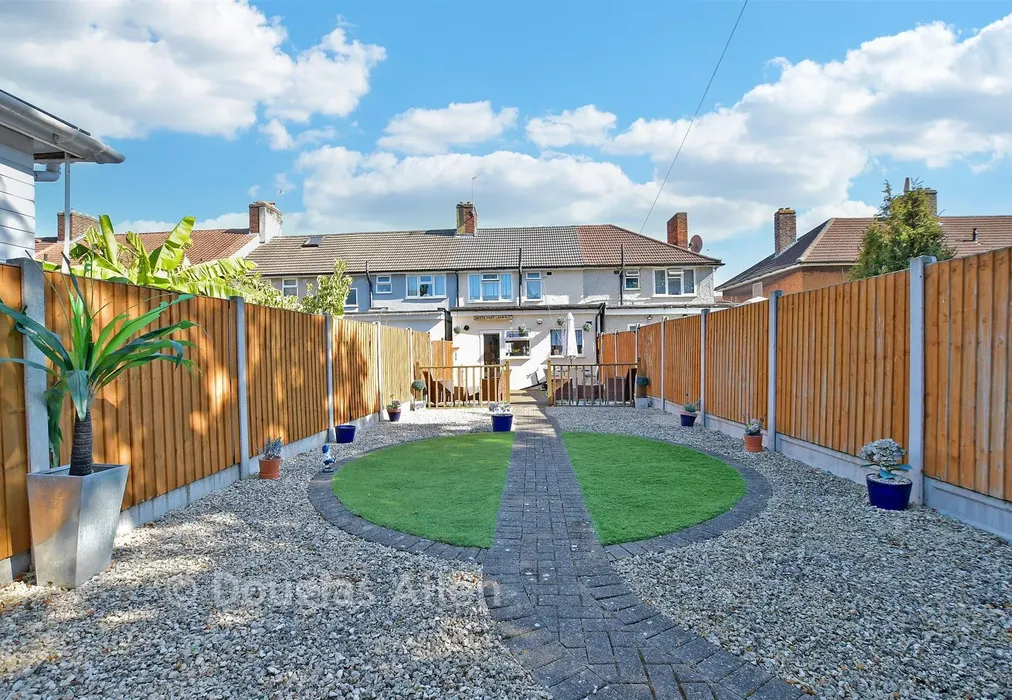 Rear Garden - Hunters Square, Dagenham, Essex - Wards of Kent