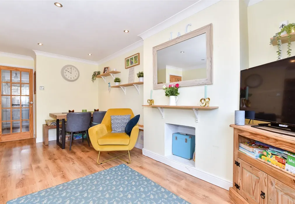 Lounge/ Diner - Keats Road, Larkfield, Aylesford, Kent - Wards of Kent