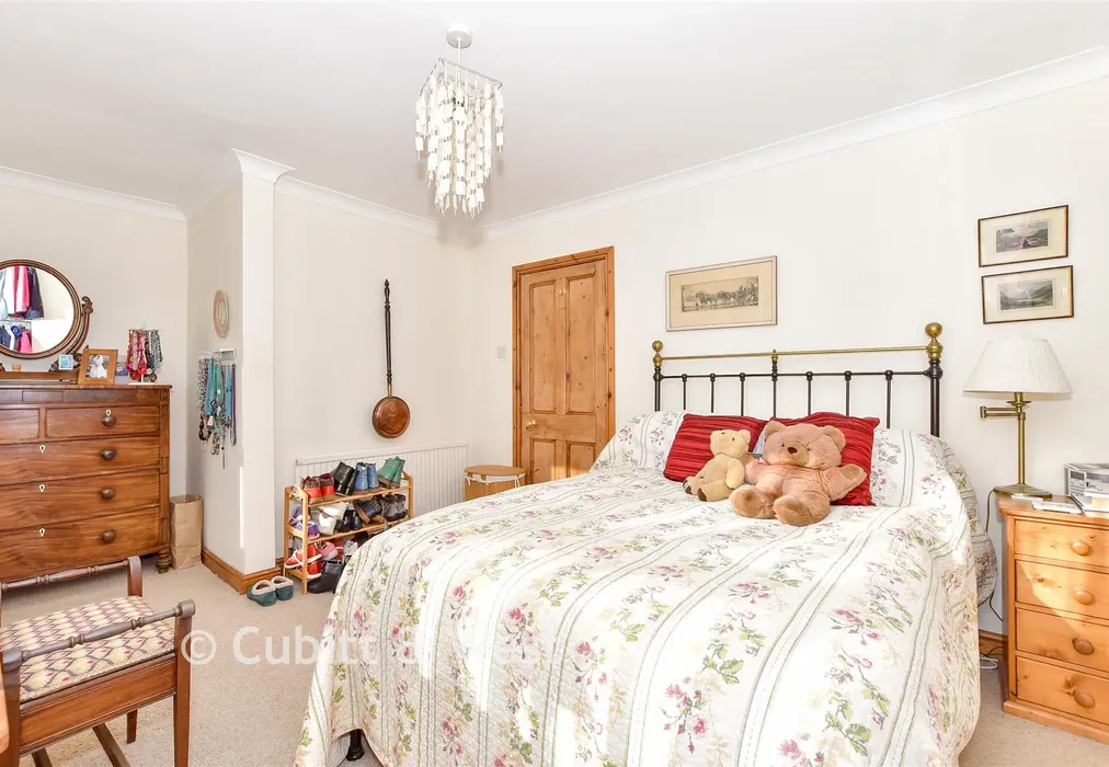 Bedroom 1 - North Street, Westbourne, West Sussex - Wards of Kent