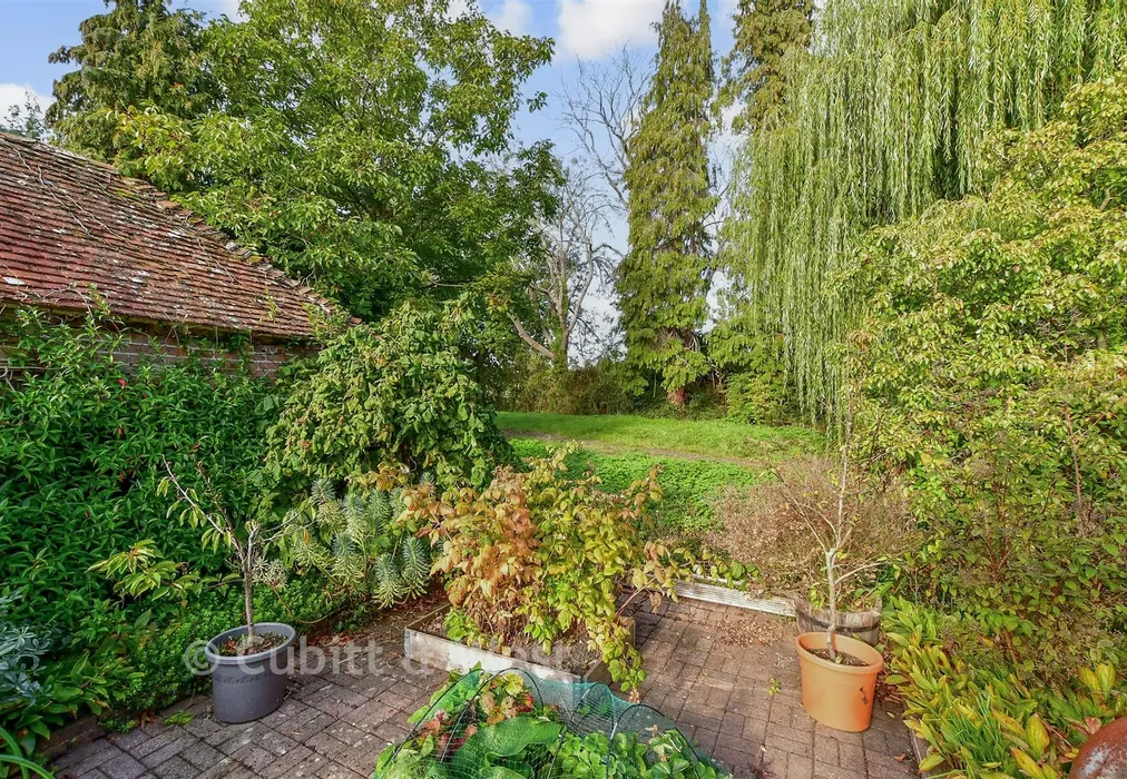 Rear Garden - North Street, Westbourne, West Sussex - Wards of Kent