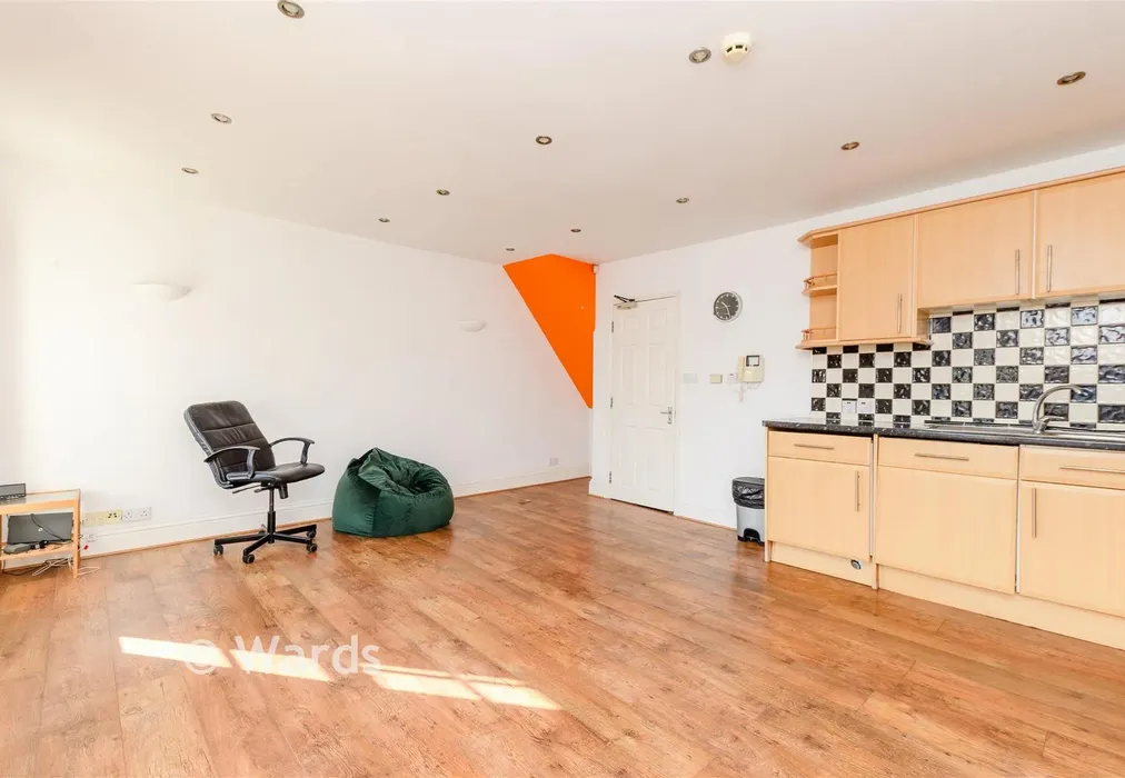 Lounge/Kitchen - Windmill Street, Gravesend, Kent - Wards of Kent