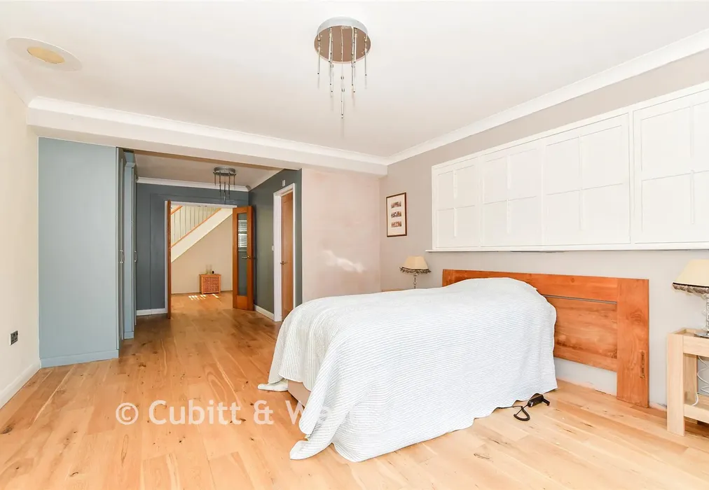 Bedroom 1 - Lewes Road, Horsted Keynes, West Sussex - Wards of Kent
