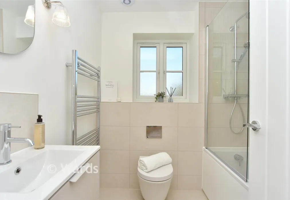 Bathroom - Berengrave Lane, Rainham, Gillingham, Kent - Wards of Kent