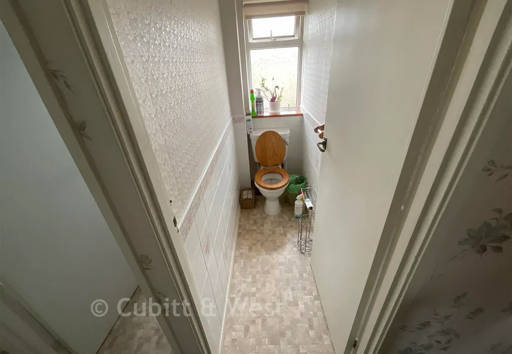 Separate Toilet - Maple Close, Crawley, West Sussex - Wards of Kent