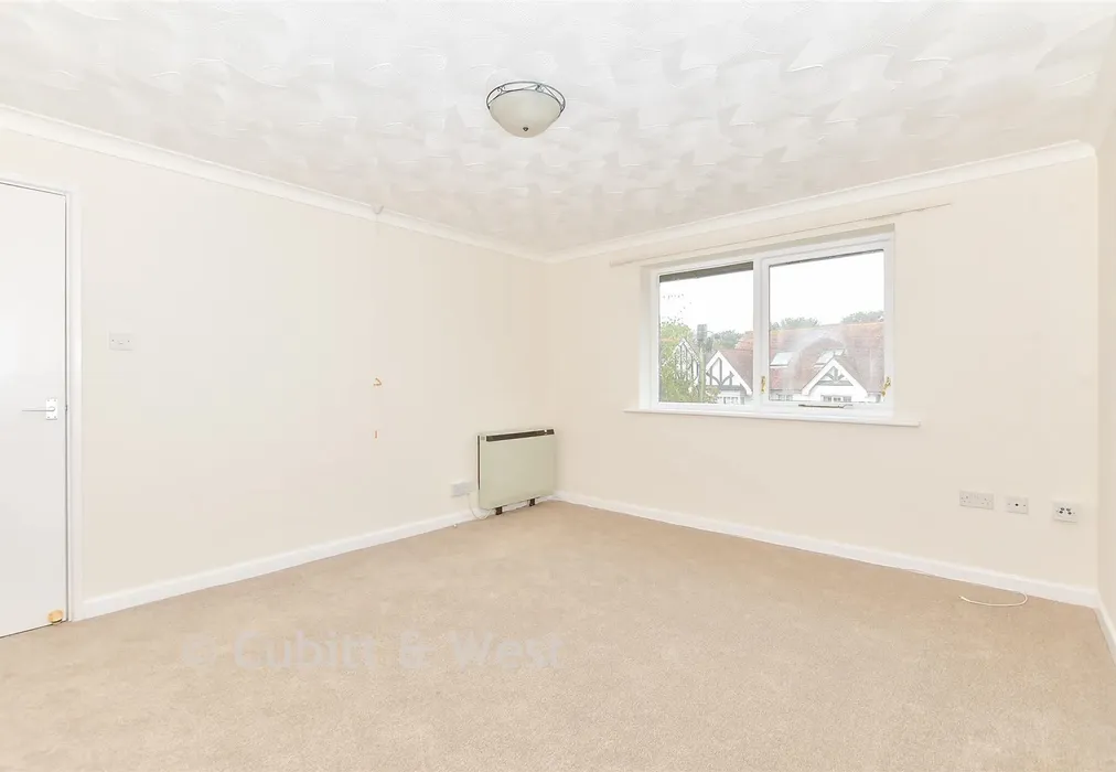 Lounge - Oaklands Road, Havant, Hampshire - Wards of Kent
