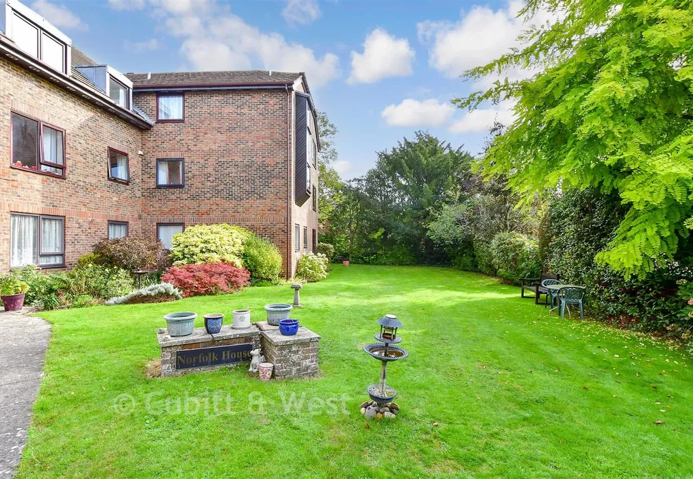 External Lifestyle Photograph - Oaklands Road, Havant, Hampshire - Wards of Kent