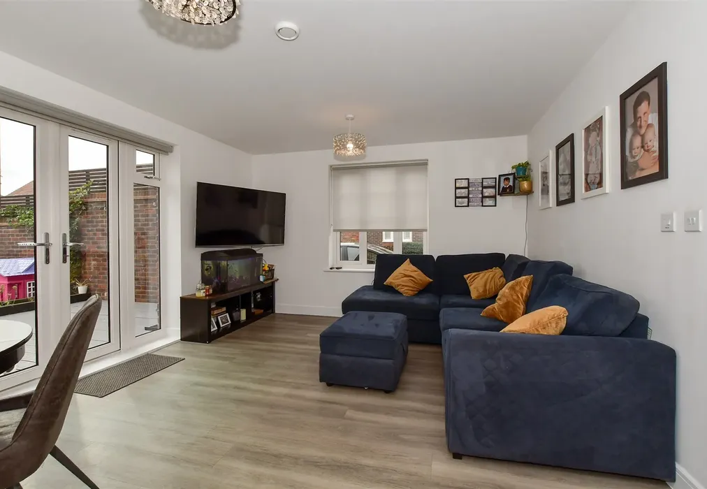 Lounge/Dining Room - Foxglove Drive, Crawley, West Sussex - Wards of Kent