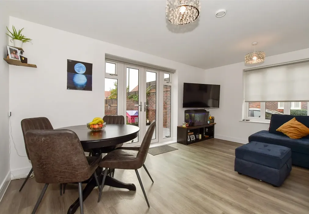 Lounge/Dining Room - Foxglove Drive, Crawley, West Sussex - Wards of Kent