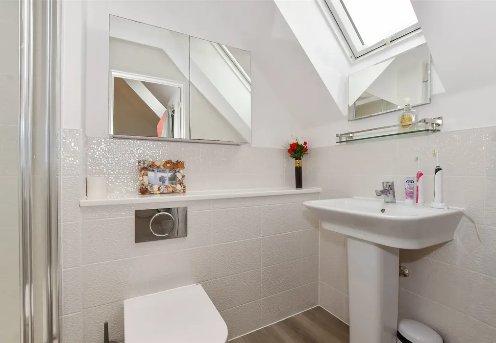 En-Suite Shower Room - Foxglove Drive, Crawley, West Sussex - Wards of Kent