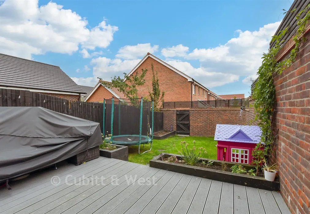 Rear Garden - Foxglove Drive, Crawley, West Sussex - Wards of Kent
