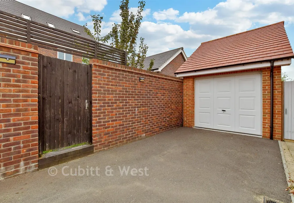 Driveway/Parking - Foxglove Drive, Crawley, West Sussex - Wards of Kent