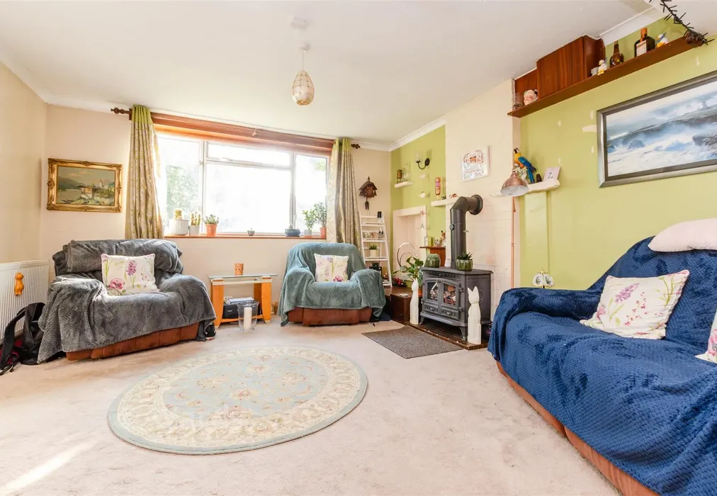 Lounge - Well Penn Road, Cliffe, Rochester, Kent - Wards of Kent