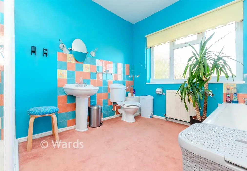Bathroom - Well Penn Road, Cliffe, Rochester, Kent - Wards of Kent