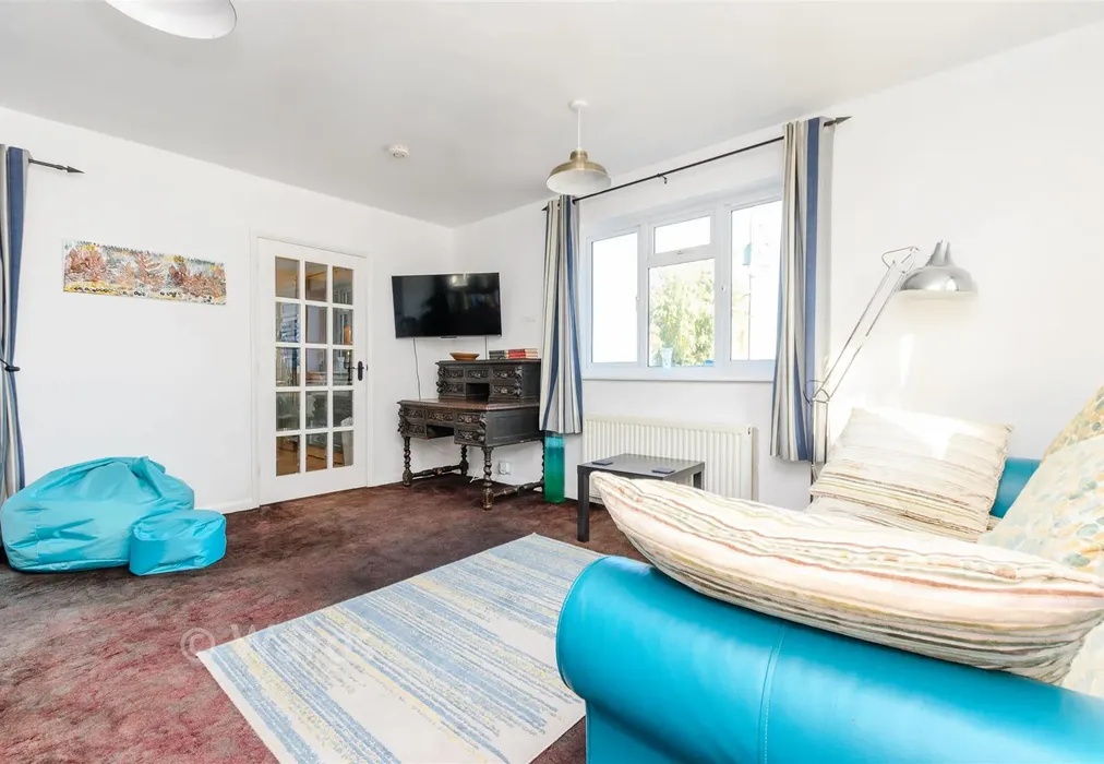 Lounge - Well Penn Road, Cliffe, Rochester, Kent - Wards of Kent