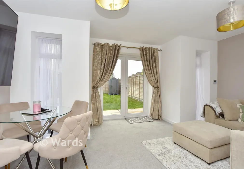 Lounge/Diner - Main Road, Queenborough, Sheerness, Kent - Wards of Kent
