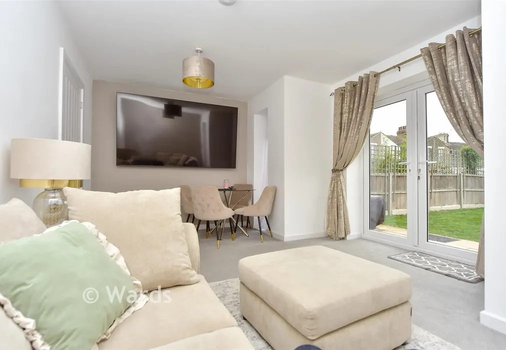 Lounge/Diner - Main Road, Queenborough, Sheerness, Kent - Wards of Kent