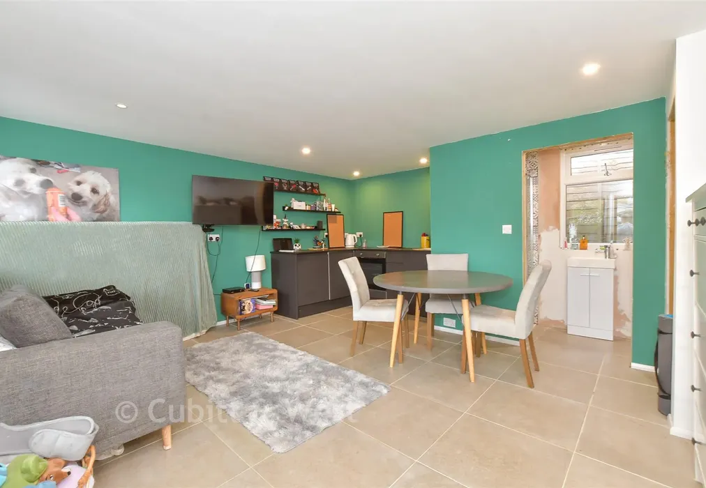 Room 1 - Rowlands Avenue, Waterlooville, Hampshire - Wards of Kent