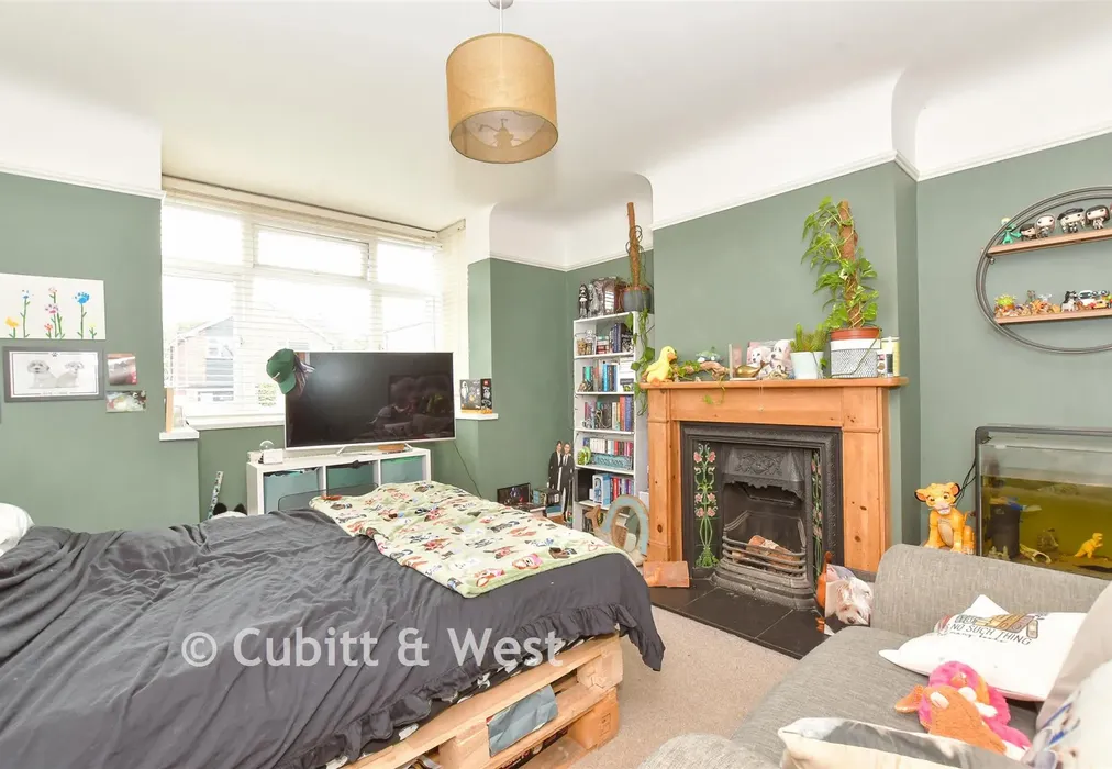 Lounge - Rowlands Avenue, Waterlooville, Hampshire - Wards of Kent