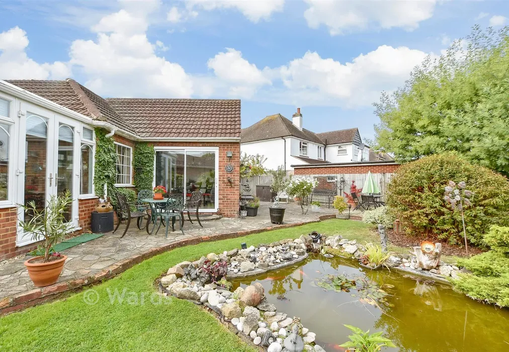 Bathroom - Maydowns Road, Chestfield, Whitstable, Kent - Wards of Kent