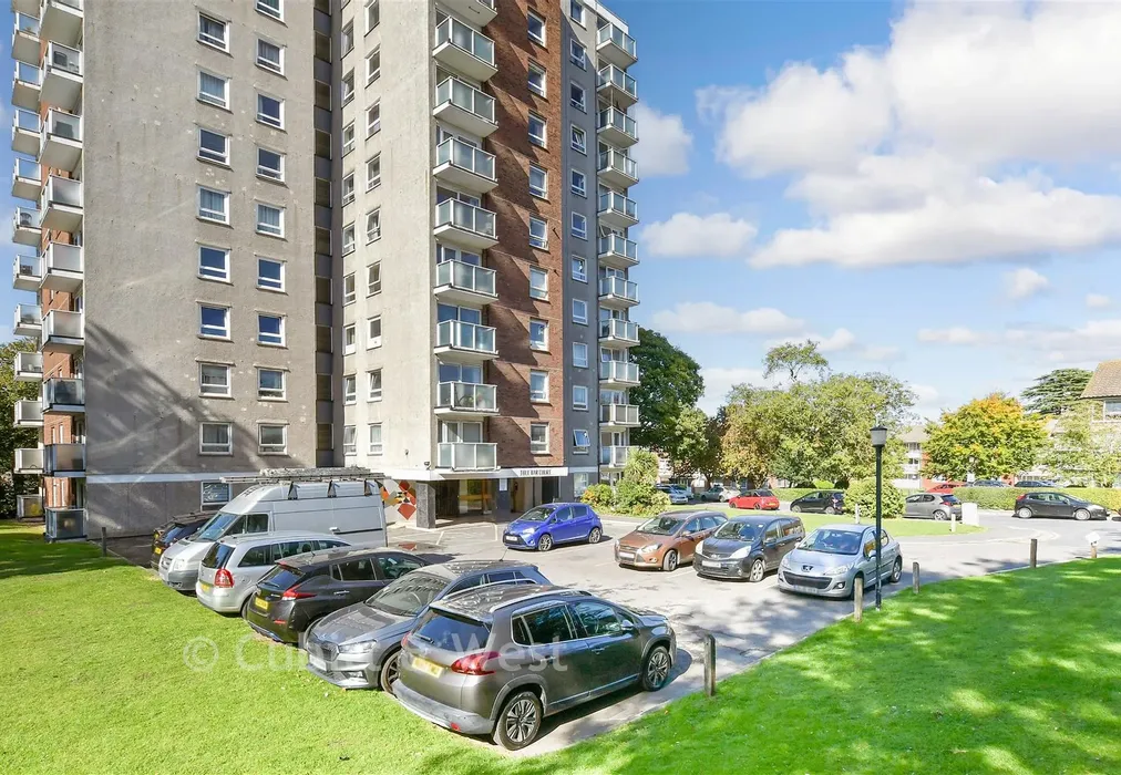 Driveway/Parking - Basinghall Gardens, Sutton, Surrey - Wards of Kent