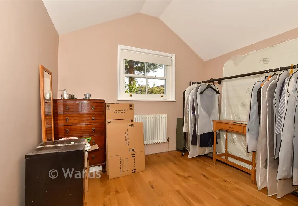 Bedroom 2 - The Mall, Faversham, Kent - Wards of Kent