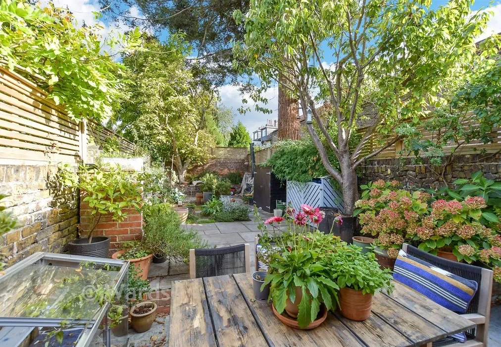 Rear Garden - The Mall, Faversham, Kent - Wards of Kent