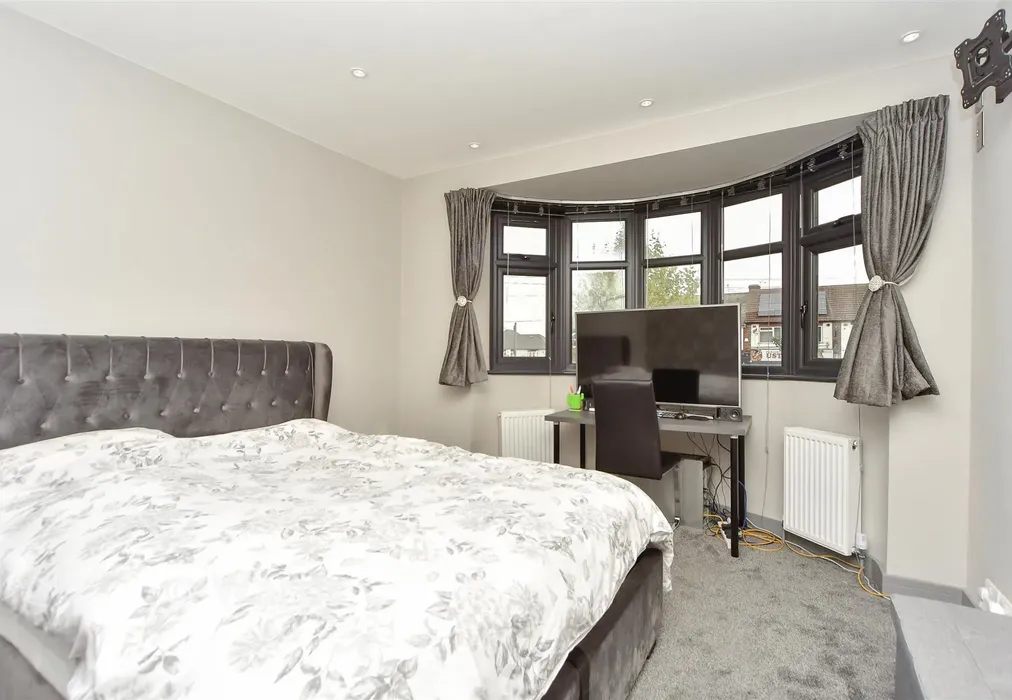 Bedroom 1 - Rochester Road, Gravesend, Kent - Wards of Kent