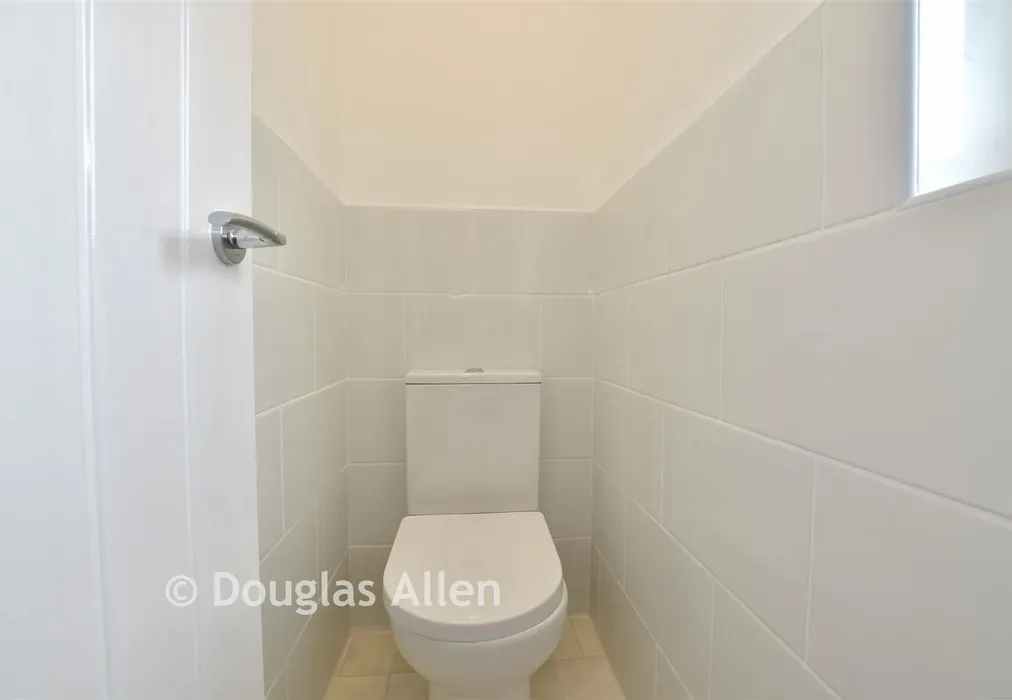 Cloakroom - Billet Road, Romford, Essex - Wards of Kent