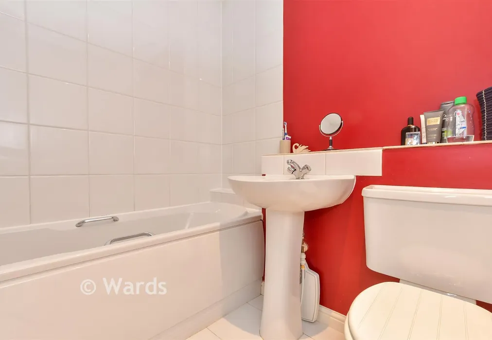 Bathroom - Guernsey Way, Kennington, Ashford, Kent - Wards of Kent