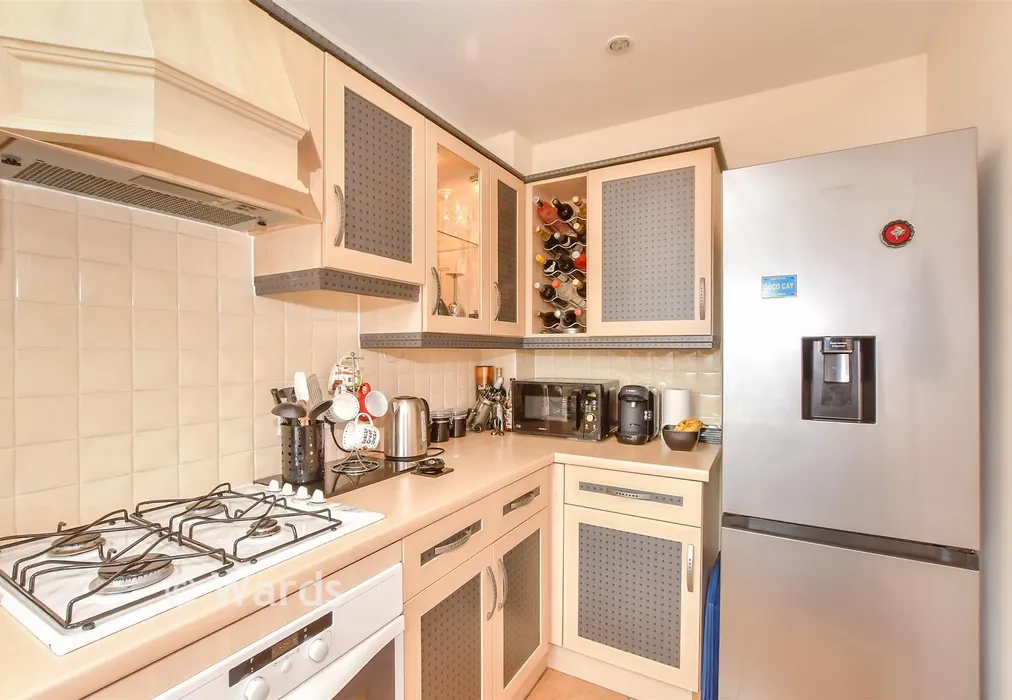 Kitchen - Guernsey Way, Kennington, Ashford, Kent - Wards of Kent