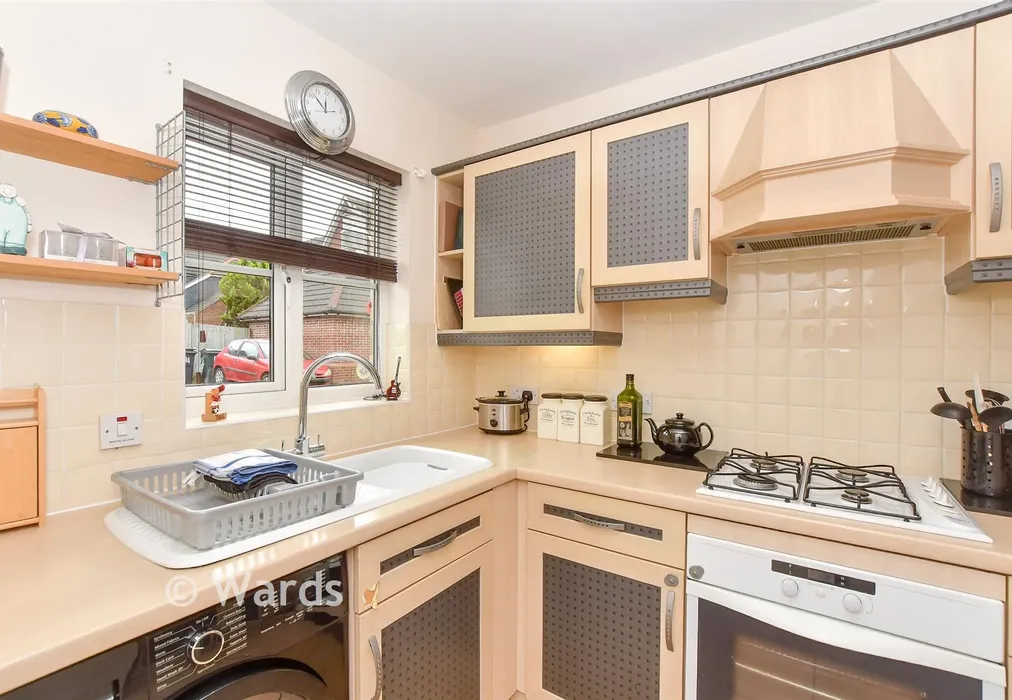 Kitchen - Guernsey Way, Kennington, Ashford, Kent - Wards of Kent