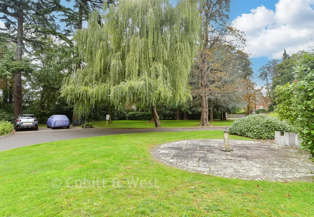 Communal Gardens - Massetts Road, Horley, Surrey - Wards of Kent