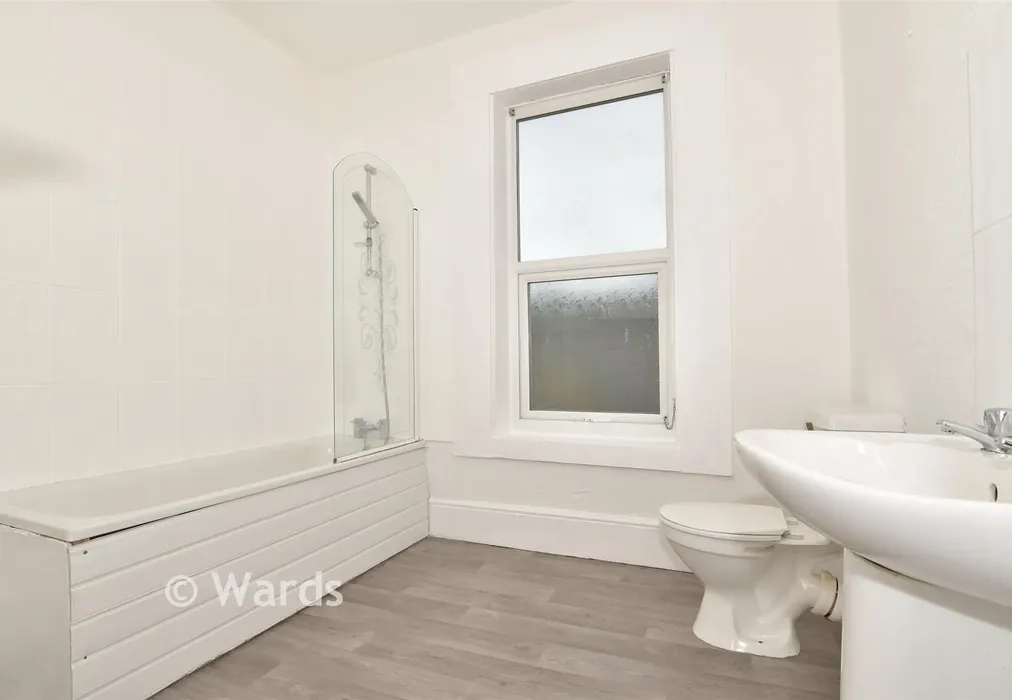 Bathroom - Alma Road, Sheerness, Kent - Wards of Kent