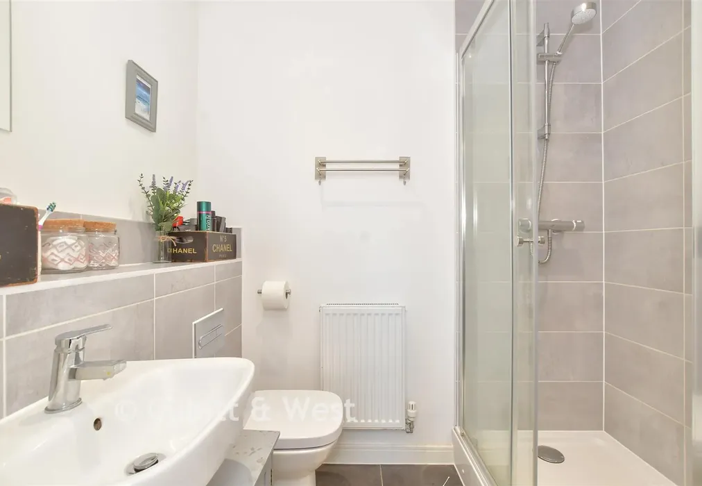 En-Suite - Richard Road, Chichester, West Sussex - Wards of Kent