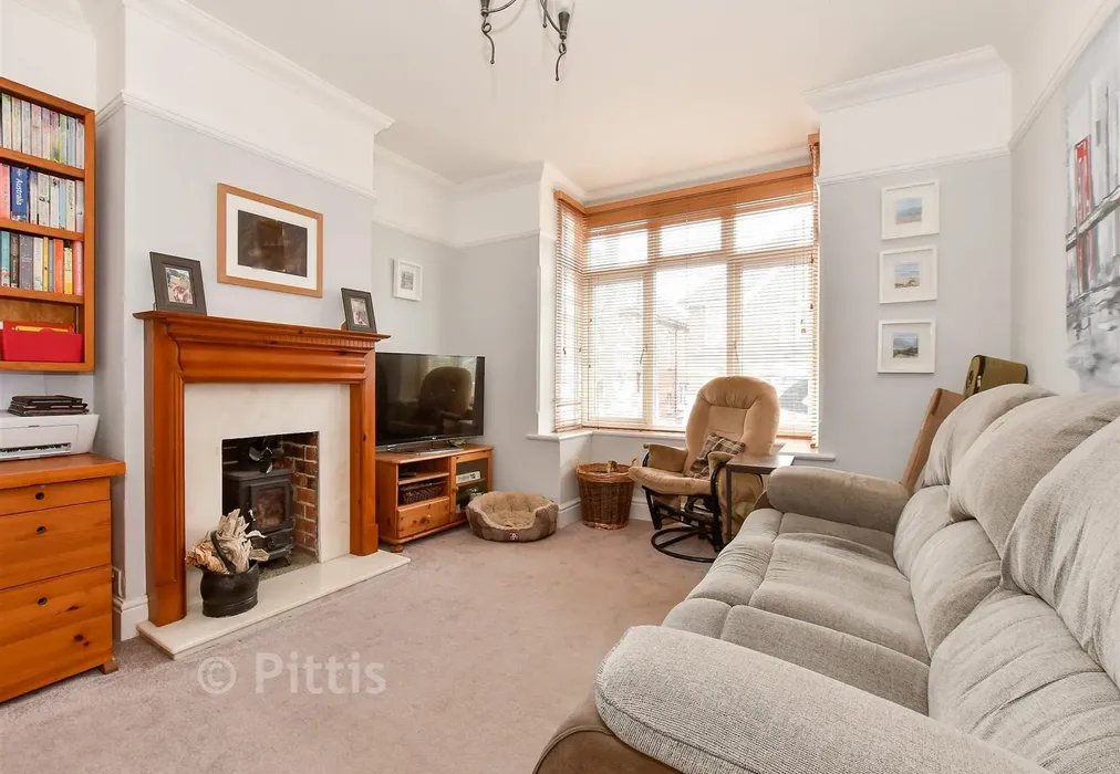 Lounge* - Albany Road, Newport, Isle of Wight - Wards of Kent