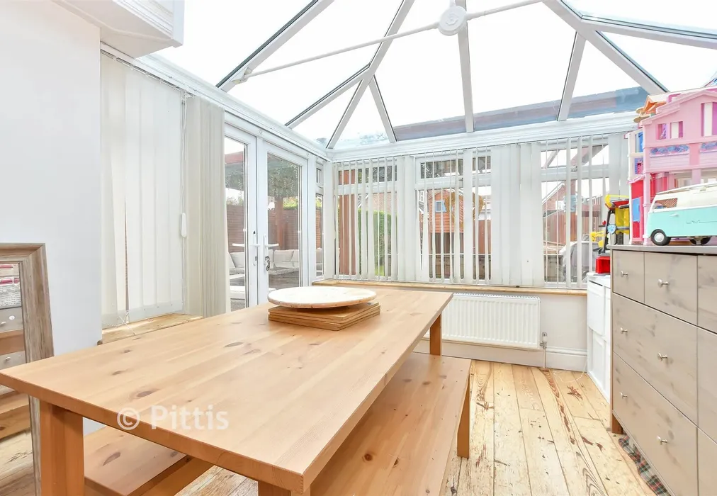Conservatory - Albany Road, Newport, Isle of Wight - Wards of Kent