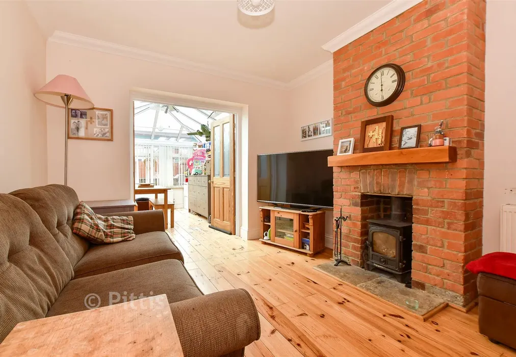 Internal Lifestyle Photograph - Albany Road, Newport, Isle of Wight - Wards of Kent