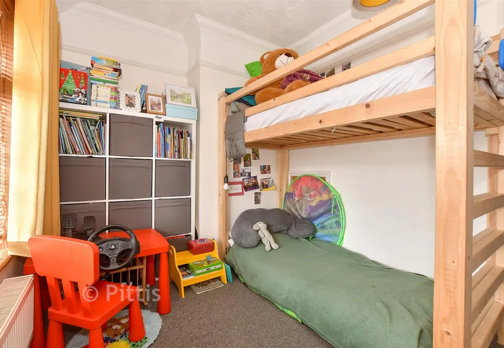 Bedroom 2 - Albany Road, Newport, Isle of Wight - Wards of Kent