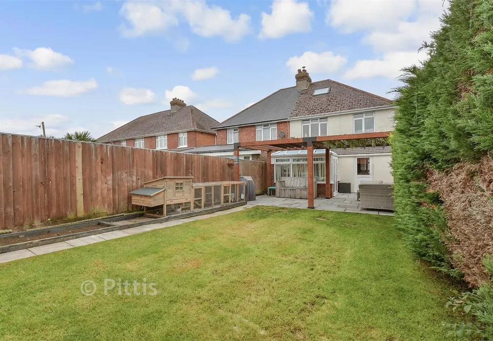 Rear Garden - Albany Road, Newport, Isle of Wight - Wards of Kent