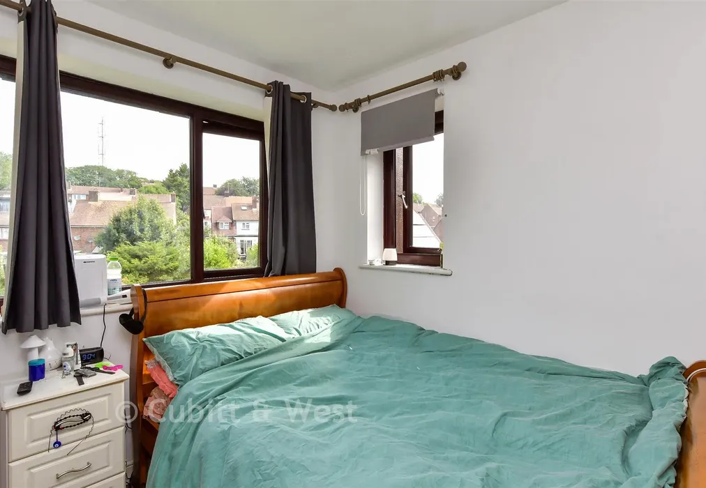 Bedroom - Spences Lane, Lewes, East Sussex - Wards of Kent