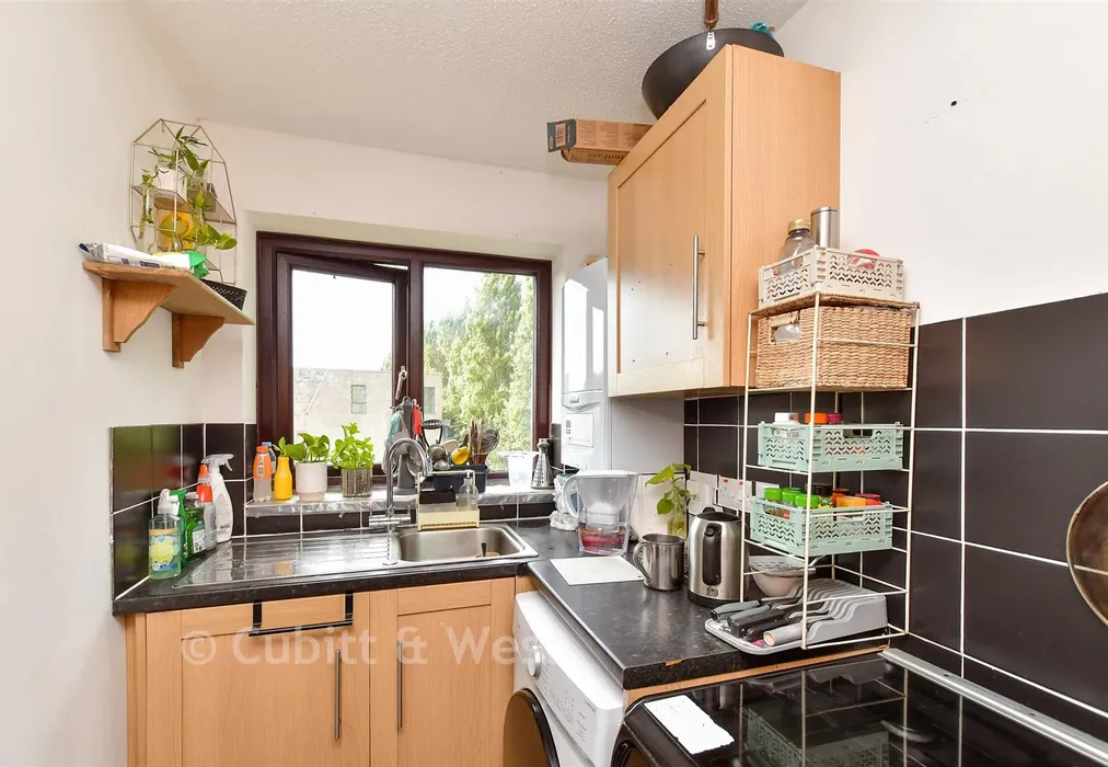 Kitchen - Spences Lane, Lewes, East Sussex - Wards of Kent