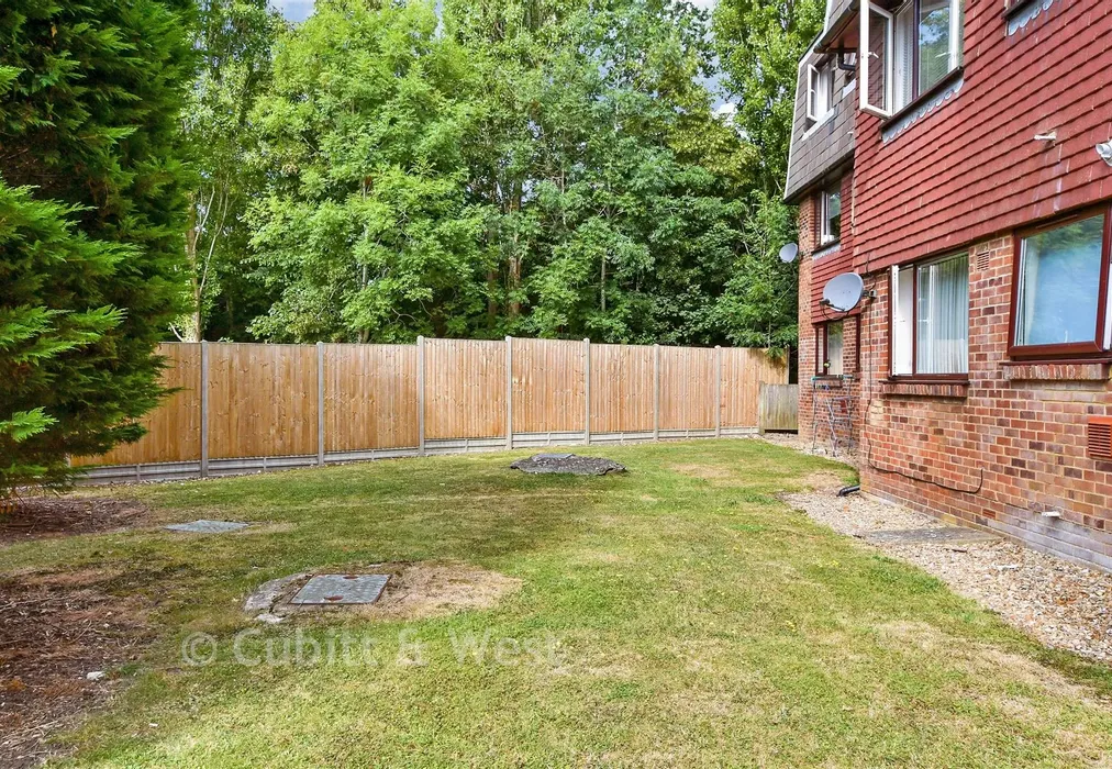 Communal Gardens - Spences Lane, Lewes, East Sussex - Wards of Kent